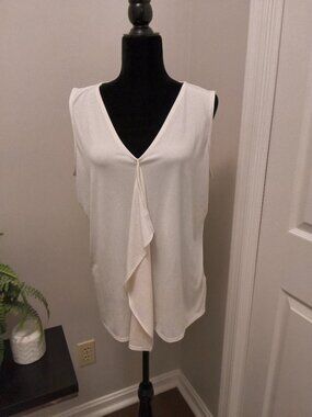 Jones NY Ivory Sleeveless Blouse. Size 1x